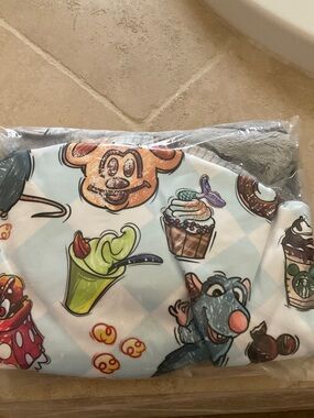 Showstoppers Disney Ratatouille Snack Print Cozy Sherpa/Minky Blanket